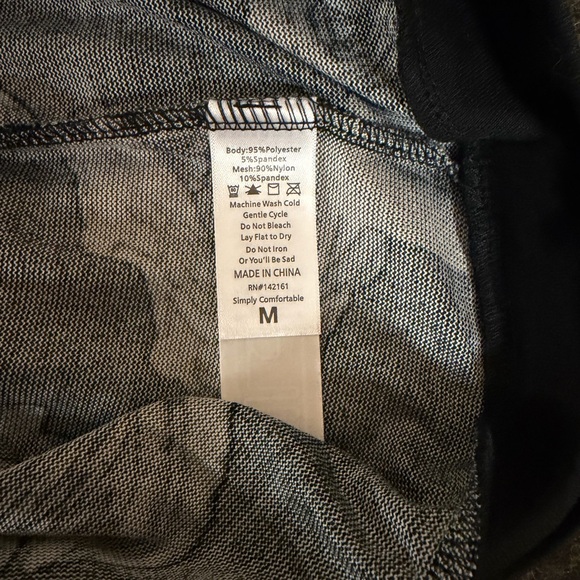 4/$15 LuLaRoe Black Rose Top - Picture 5 of 5